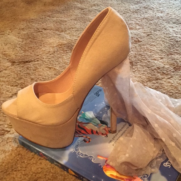 Shoe Dazzle Shoes - 👑 Elegant lace tie-up heels 🌸